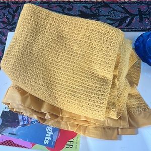 Vintage Thermal Blanket Satin Trim Gold Yellow Waffle Weave twin